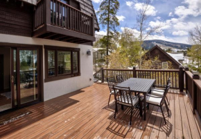 4112 Spruce Way Condo
